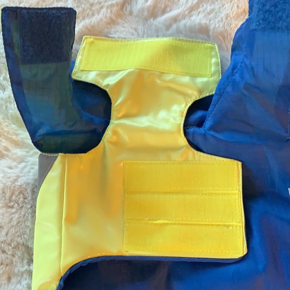 Adjustable rain jacket - Picture 5 of 10